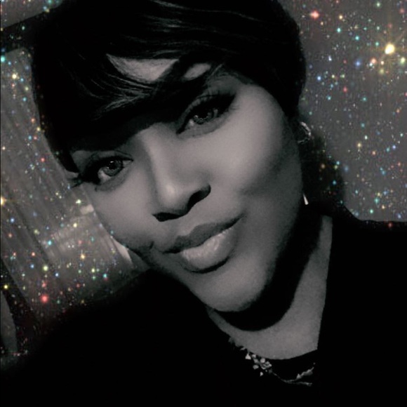 Meet your Posher, Alicia - Picture 1 of 3